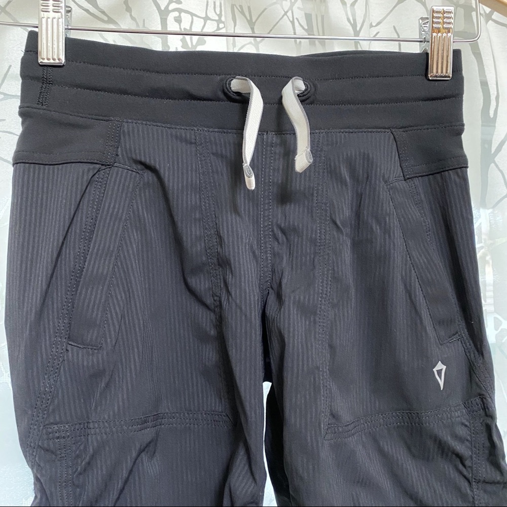 Ivivva Lululemon kids black live to move crop cropped drawstring jogger pants - Picture 5 of 11